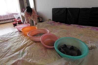会泽楼上漏水，住户失联，小区没物管，业主维权难！律师来支招……